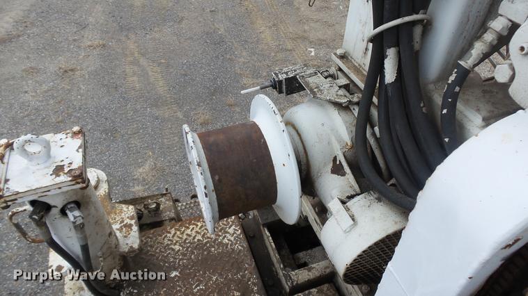 image for item DB0727 1992 International 4900 digger derrick truck