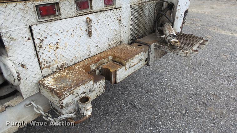 image for item DB0727 1992 International 4900 digger derrick truck