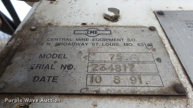 image for item DB0727 1992 International 4900 digger derrick truck