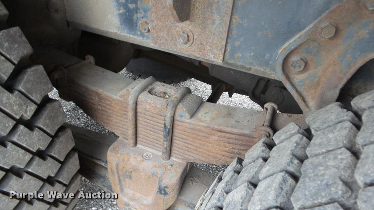 image for item DB0727 1992 International 4900 digger derrick truck