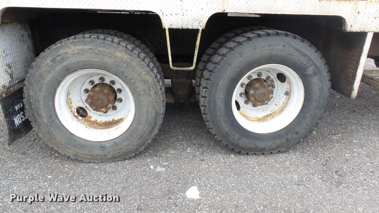 image for item DB0727 1992 International 4900 digger derrick truck