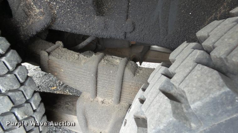 image for item DB0727 1992 International 4900 digger derrick truck