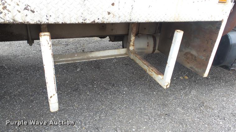 image for item DB0727 1992 International 4900 digger derrick truck