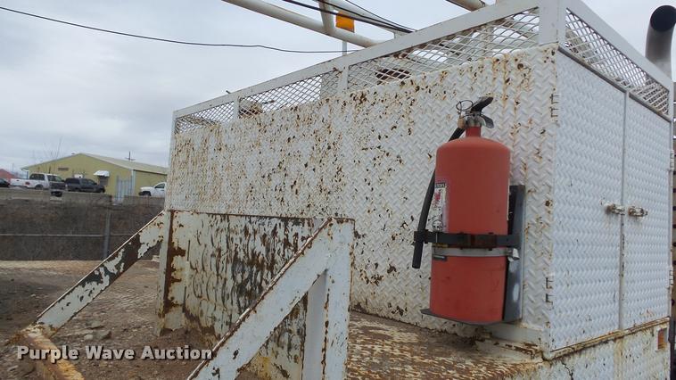 image for item DB0727 1992 International 4900 digger derrick truck