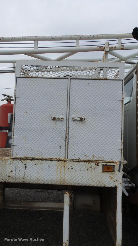 image for item DB0727 1992 International 4900 digger derrick truck