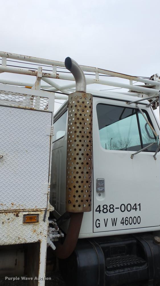 image for item DB0727 1992 International 4900 digger derrick truck