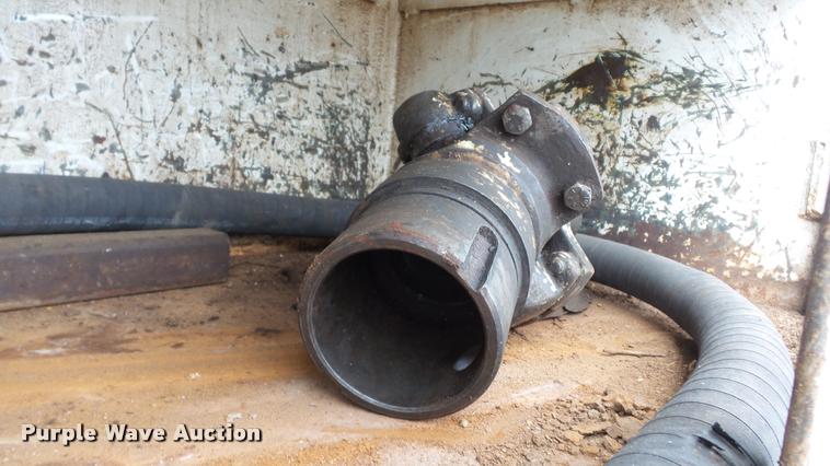 image for item DB0727 1992 International 4900 digger derrick truck