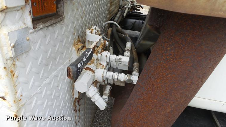 image for item DB0727 1992 International 4900 digger derrick truck