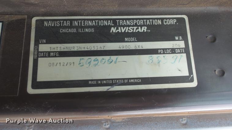 image for item DB0727 1992 International 4900 digger derrick truck