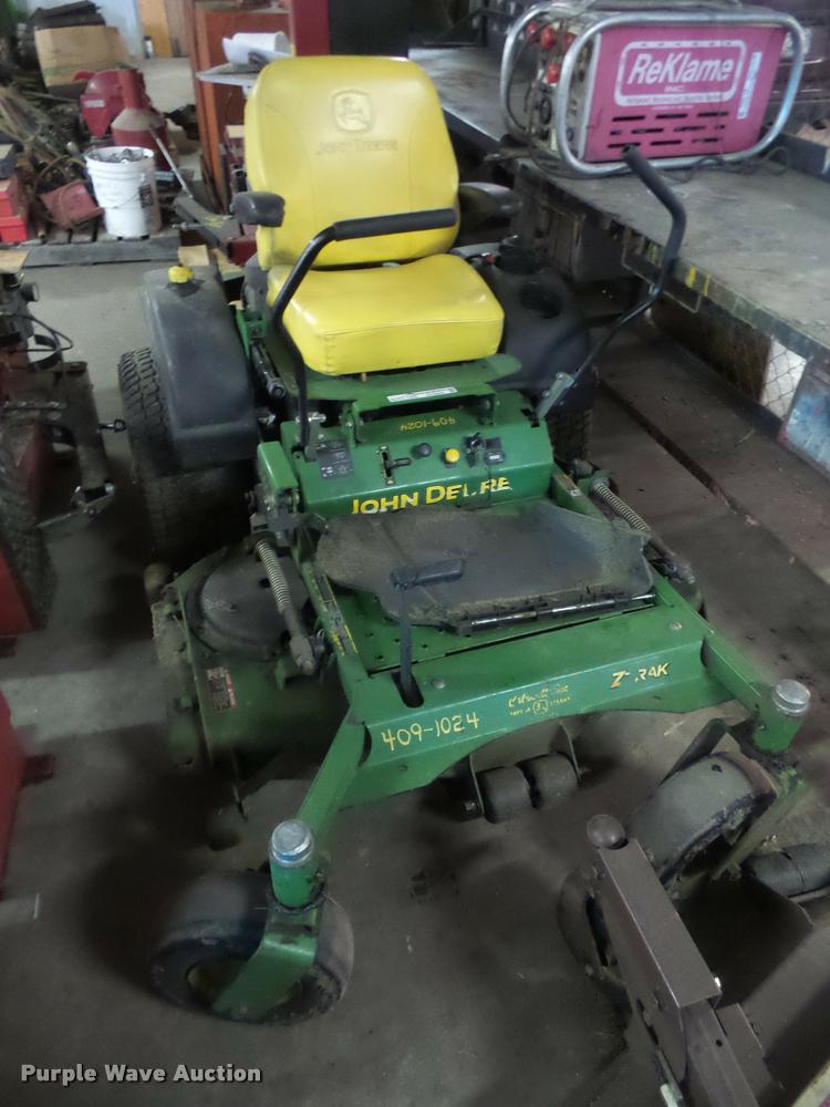 image for item DC9052 2004 John Deere 717A lawn mower