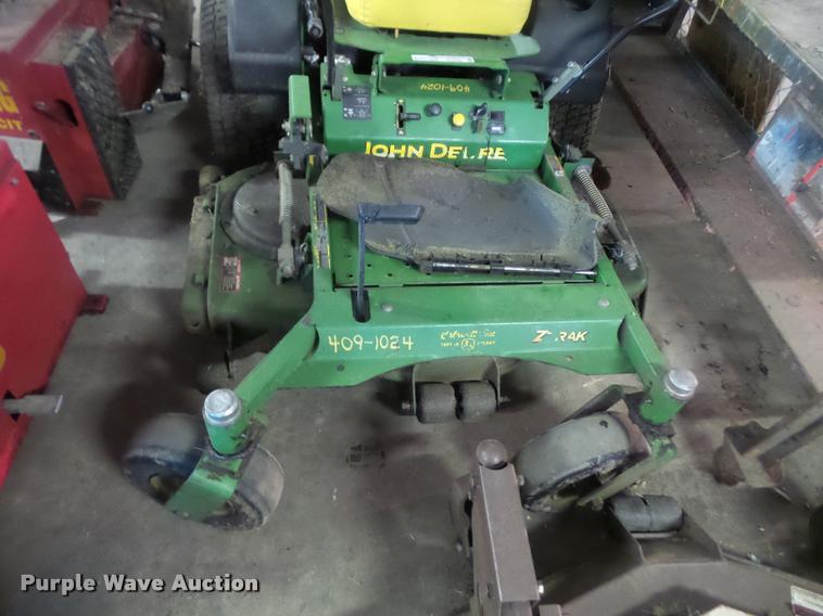 image for item DC9052 2004 John Deere 717A lawn mower