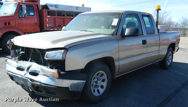 image for item K2742 2006 Chevrolet Silverado 1500 pickup truck