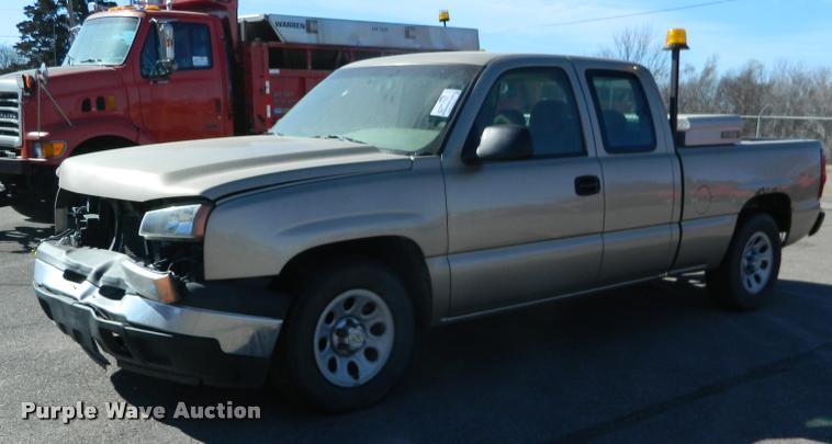 image for item K2742 2006 Chevrolet Silverado 1500 pickup truck