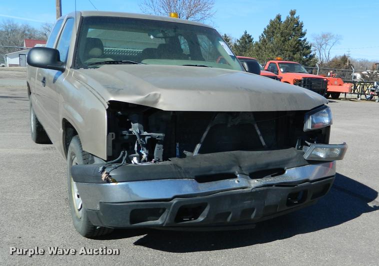 image for item K2742 2006 Chevrolet Silverado 1500 pickup truck