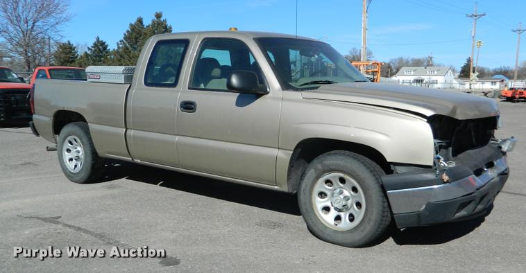 image for item K2742 2006 Chevrolet Silverado 1500 pickup truck