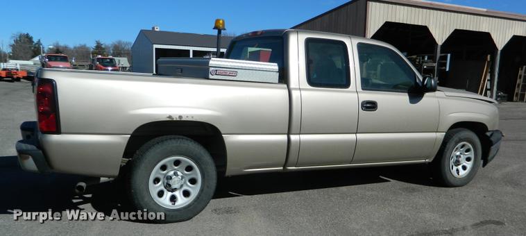 image for item K2742 2006 Chevrolet Silverado 1500 pickup truck