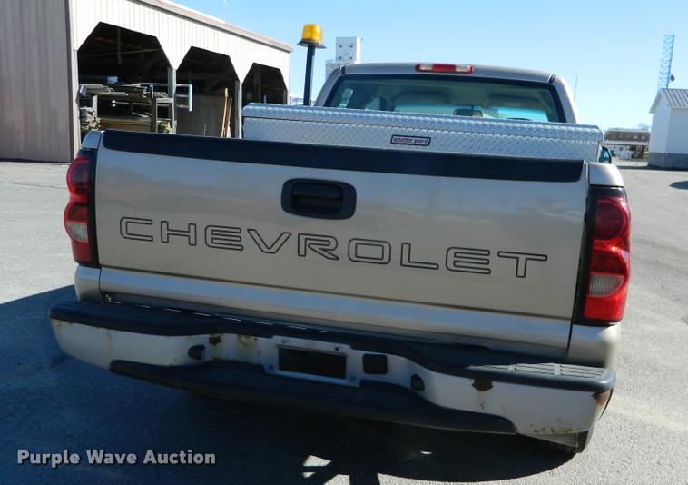 image for item K2742 2006 Chevrolet Silverado 1500 pickup truck