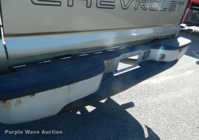 image for item K2742 2006 Chevrolet Silverado 1500 pickup truck