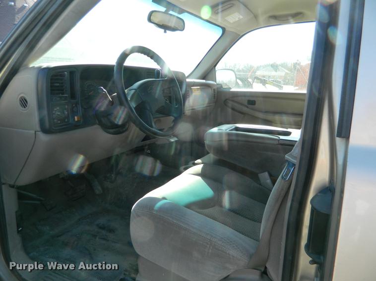 image for item K2742 2006 Chevrolet Silverado 1500 pickup truck