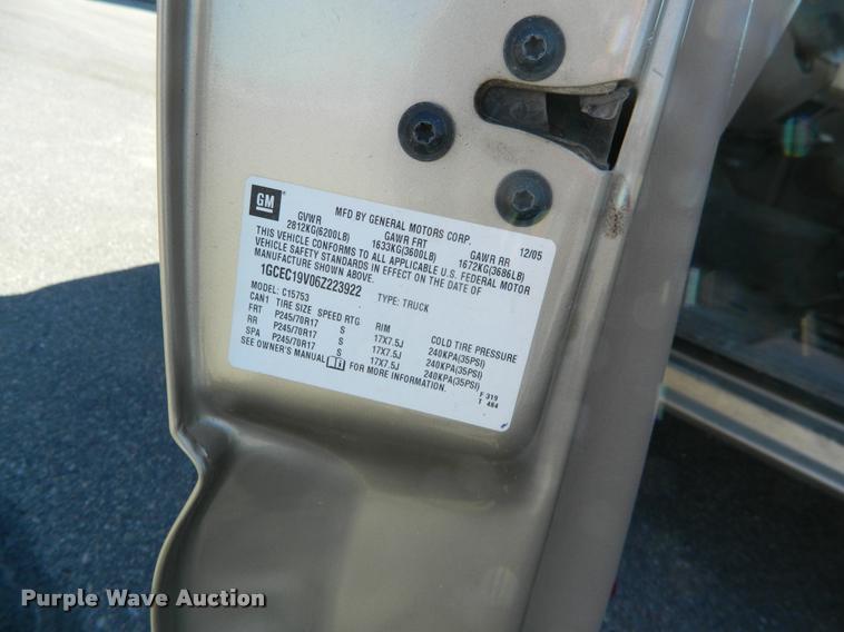 image for item K2742 2006 Chevrolet Silverado 1500 pickup truck