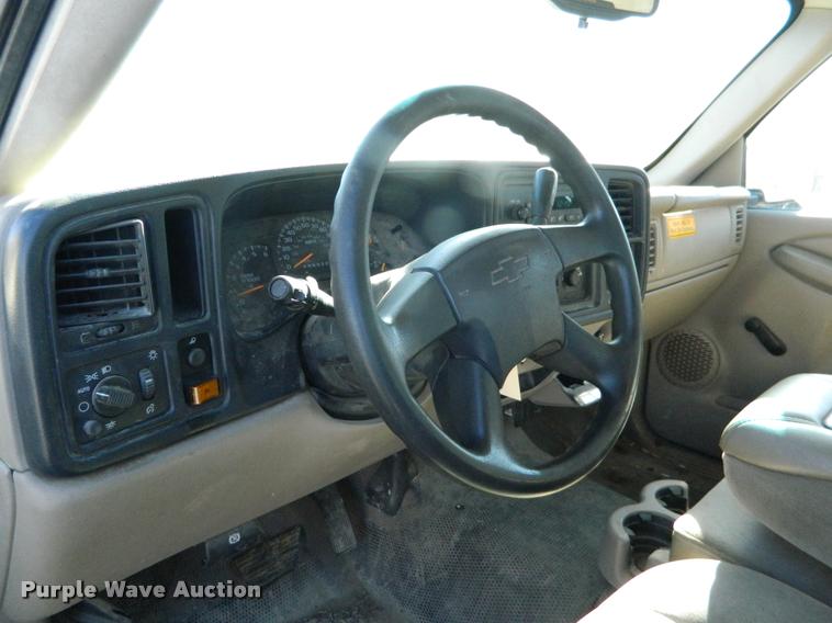 image for item K2742 2006 Chevrolet Silverado 1500 pickup truck