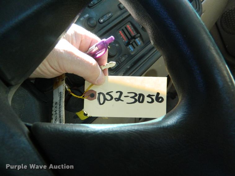 image for item K2742 2006 Chevrolet Silverado 1500 pickup truck