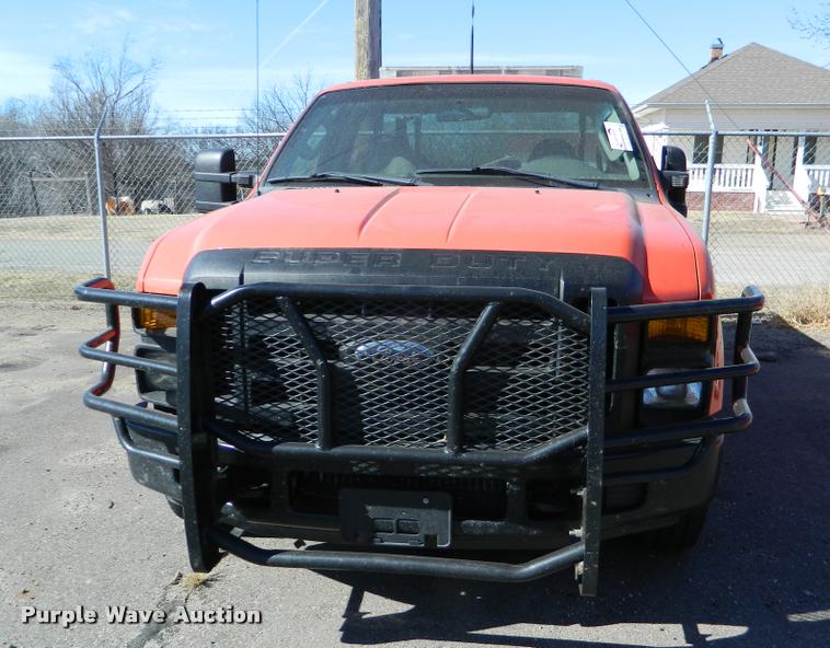 image for item K2743 2008 Ford F250 Super Duty utility bed pickup truck
