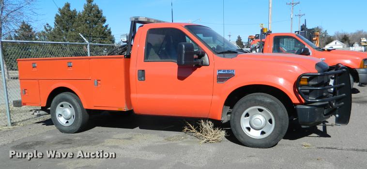 image for item K2743 2008 Ford F250 Super Duty utility bed pickup truck