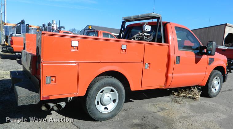 image for item K2743 2008 Ford F250 Super Duty utility bed pickup truck