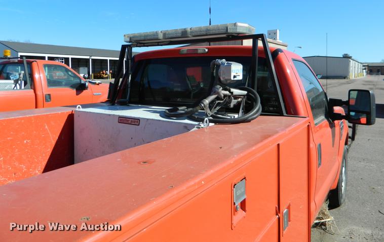 image for item K2743 2008 Ford F250 Super Duty utility bed pickup truck