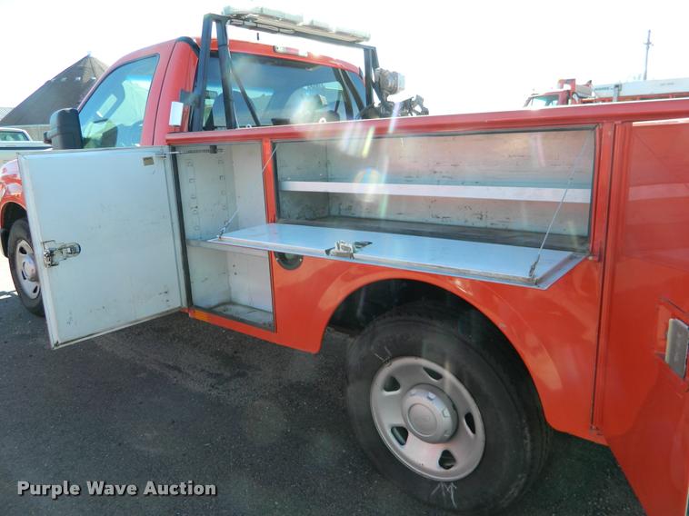 image for item K2743 2008 Ford F250 Super Duty utility bed pickup truck