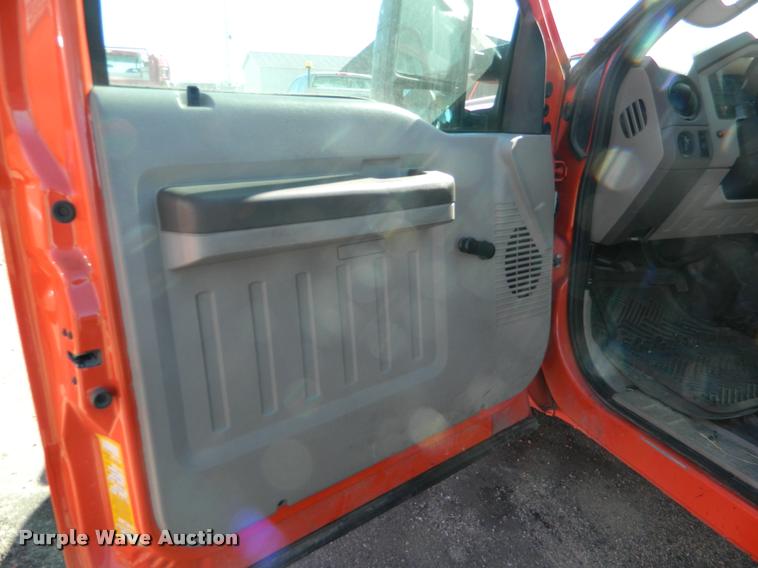 image for item K2743 2008 Ford F250 Super Duty utility bed pickup truck