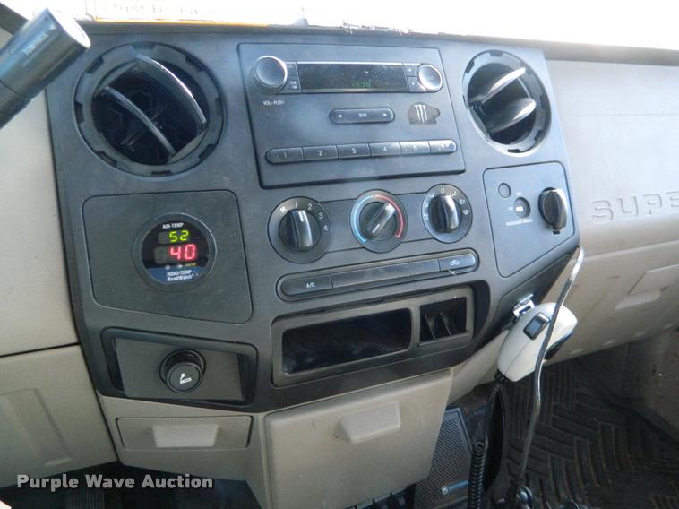 image for item K2743 2008 Ford F250 Super Duty utility bed pickup truck