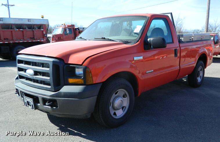 image for item K2744 2006 Ford F250 Super Duty pickup truck