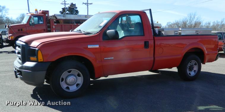 image for item K2744 2006 Ford F250 Super Duty pickup truck