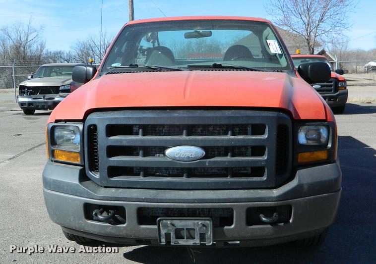 image for item K2744 2006 Ford F250 Super Duty pickup truck