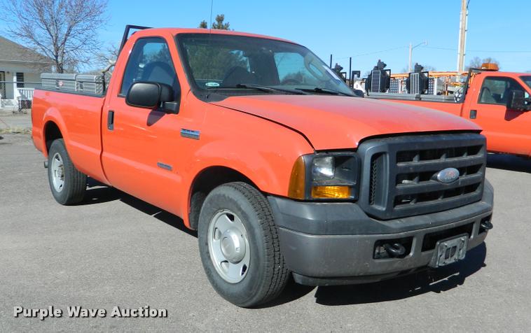 image for item K2744 2006 Ford F250 Super Duty pickup truck