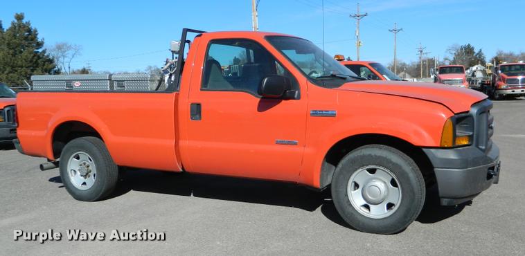 image for item K2744 2006 Ford F250 Super Duty pickup truck