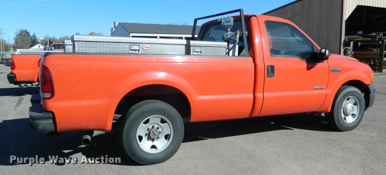 image for item K2744 2006 Ford F250 Super Duty pickup truck