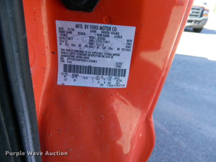 image for item K2744 2006 Ford F250 Super Duty pickup truck