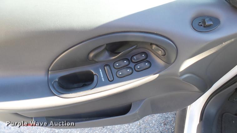 image for item L3950 1999 Ford Taurus LX