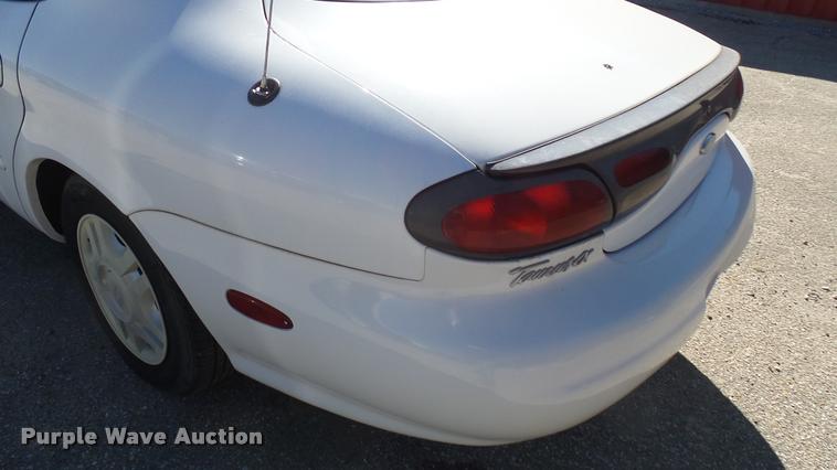 image for item L3950 1999 Ford Taurus LX