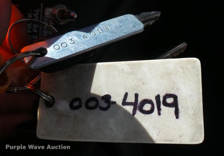 image for item L3950 1999 Ford Taurus LX