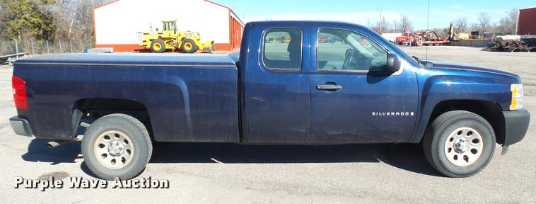 image for item L3951 2009 Chevrolet Silverado 1500 Ext. Cab pickup truck