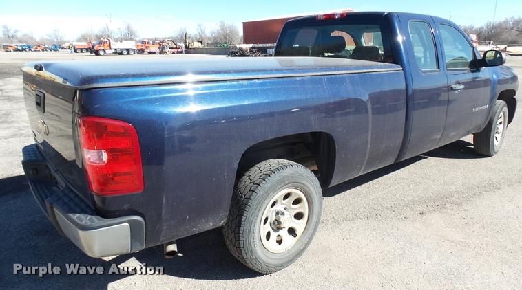 image for item L3951 2009 Chevrolet Silverado 1500 Ext. Cab pickup truck