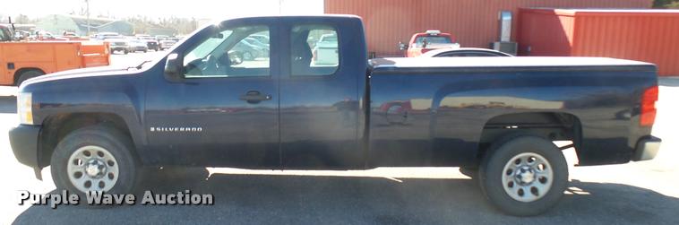 image for item L3951 2009 Chevrolet Silverado 1500 Ext. Cab pickup truck
