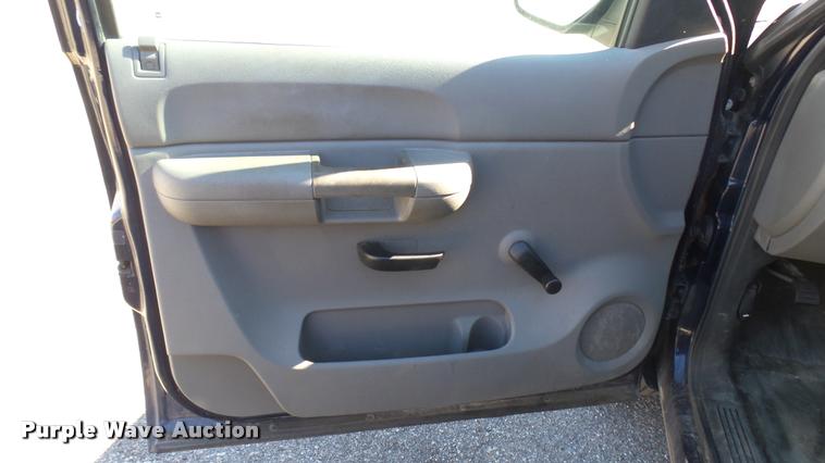 image for item L3951 2009 Chevrolet Silverado 1500 Ext. Cab pickup truck