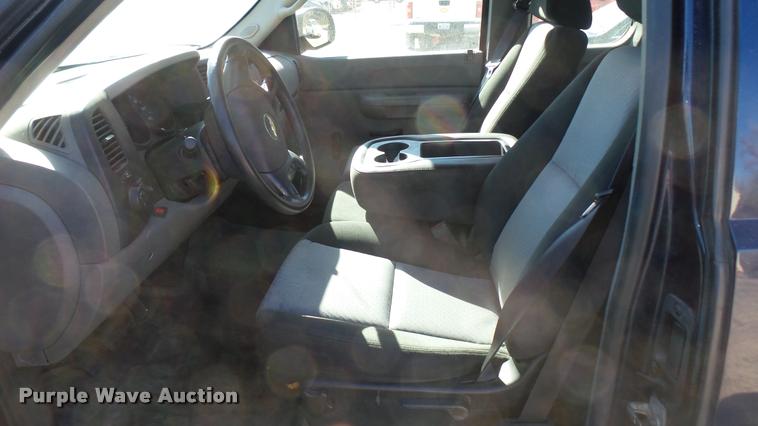 image for item L3951 2009 Chevrolet Silverado 1500 Ext. Cab pickup truck