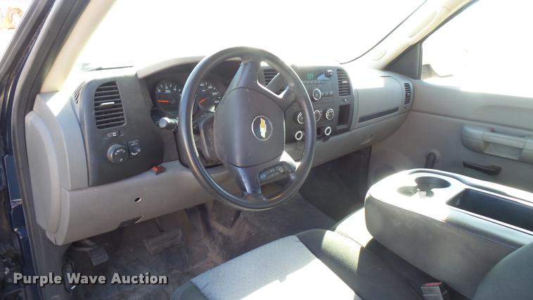 image for item L3951 2009 Chevrolet Silverado 1500 Ext. Cab pickup truck