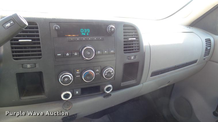 image for item L3951 2009 Chevrolet Silverado 1500 Ext. Cab pickup truck